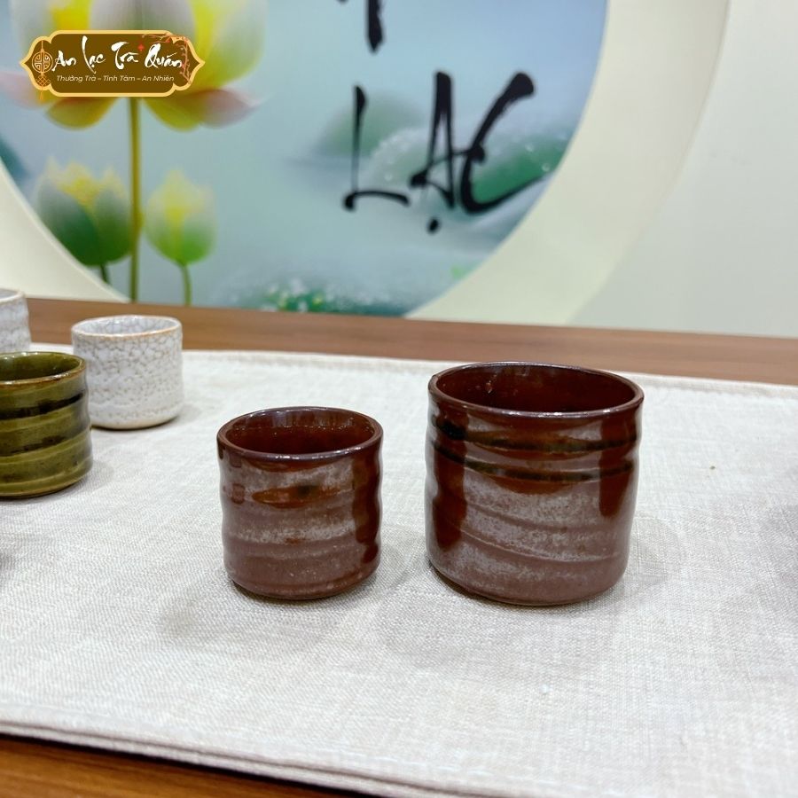 Ly Men Nâu Trầm Tĩnh